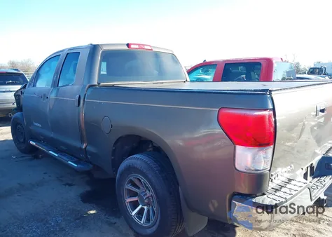 2011 Toyota Tundra Grade 5.7L V8 z USA, uszkodzony, nr VIN 5TFRY5F10BX111705